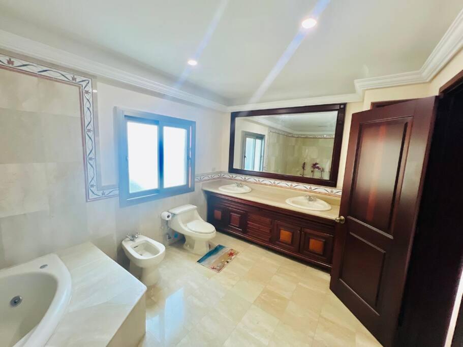 Beach Front Penthouse In Exclusive Tower Santo Domingo Exterior photo