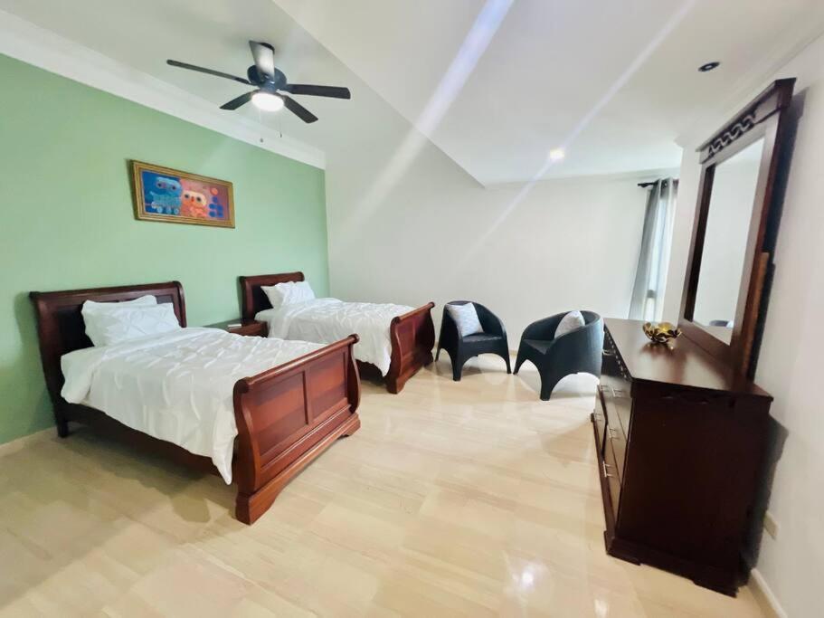 Beach Front Penthouse In Exclusive Tower Santo Domingo Exterior photo